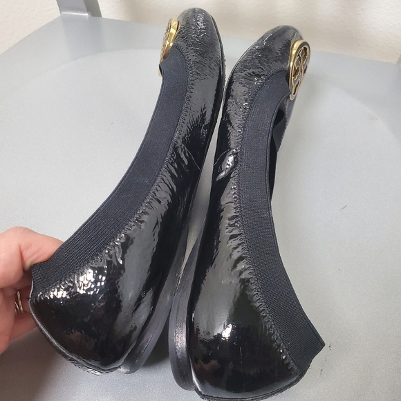 Tory Burch Caroline Black Patent Leather Ballet Flats Gold Logo Shoes Size 7.5‎ - Picture 5 of 11